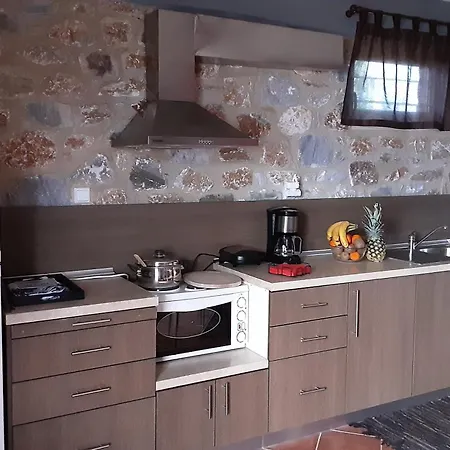 Апартаменты Stone Loutra Elevtheron